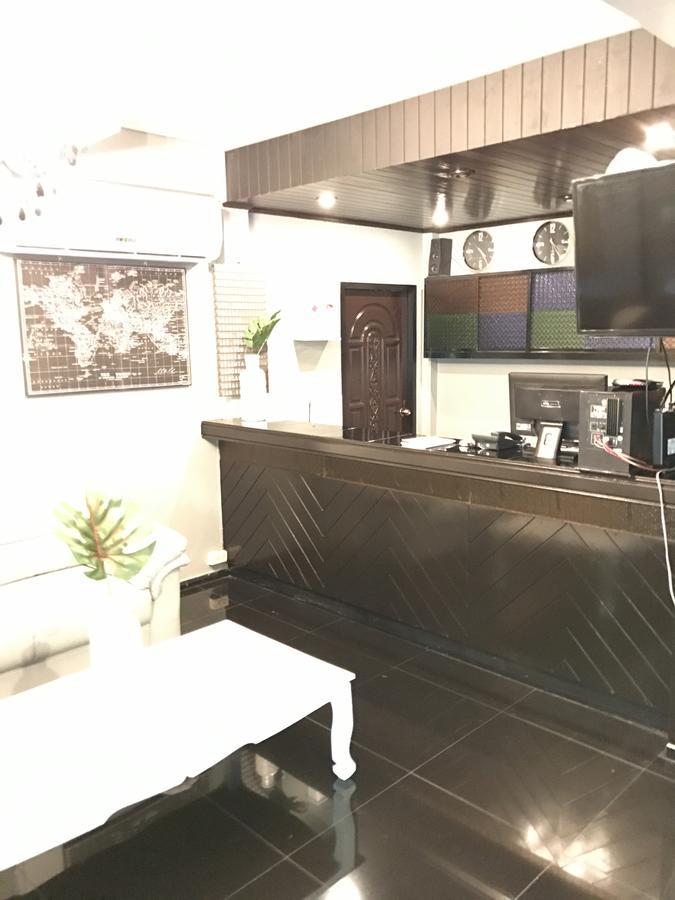 Add Home Hostel Vipavadee 42 Bangkok Esterno foto