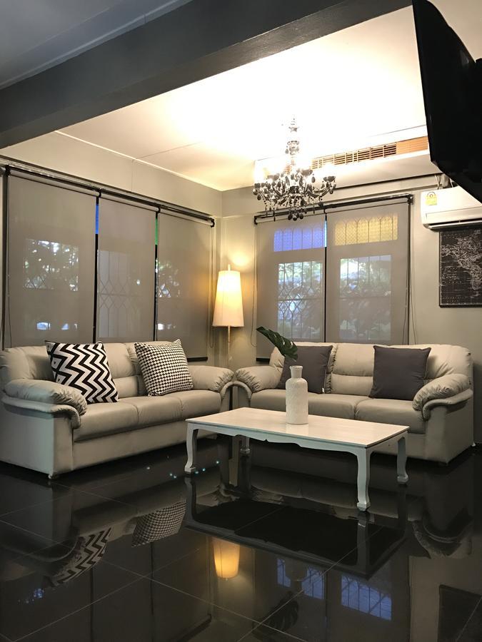 Add Home Hostel Vipavadee 42 Bangkok Esterno foto