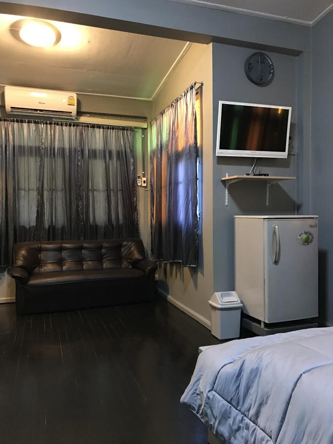 Add Home Hostel Vipavadee 42 Bangkok Esterno foto