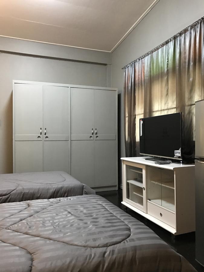 Add Home Hostel Vipavadee 42 Bangkok Esterno foto