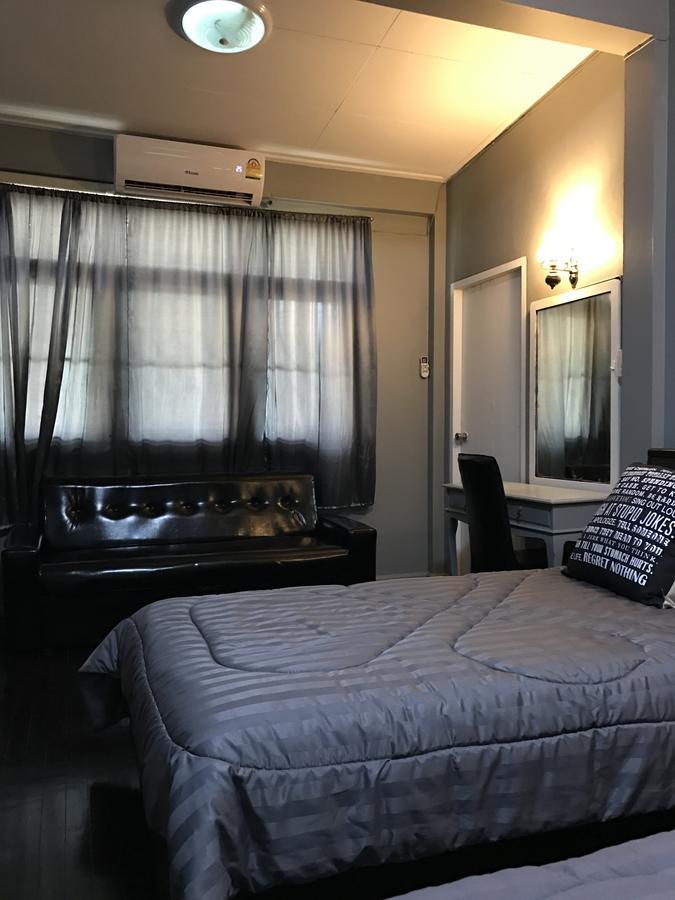 Add Home Hostel Vipavadee 42 Bangkok Esterno foto