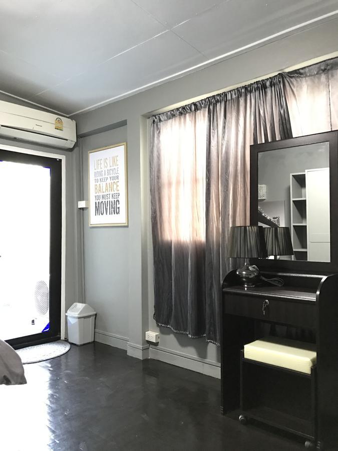 Add Home Hostel Vipavadee 42 Bangkok Esterno foto