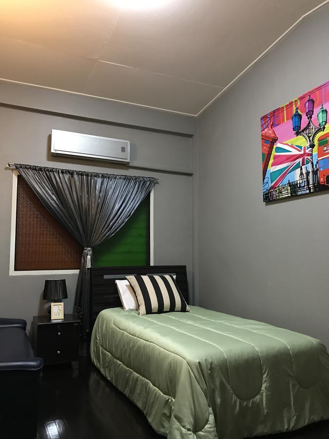 Add Home Hostel Vipavadee 42 Bangkok Esterno foto